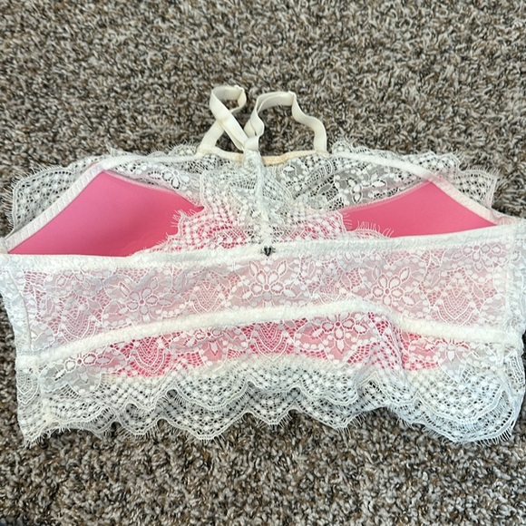 Vs pink lace bras 2 - Picture 5 of 10